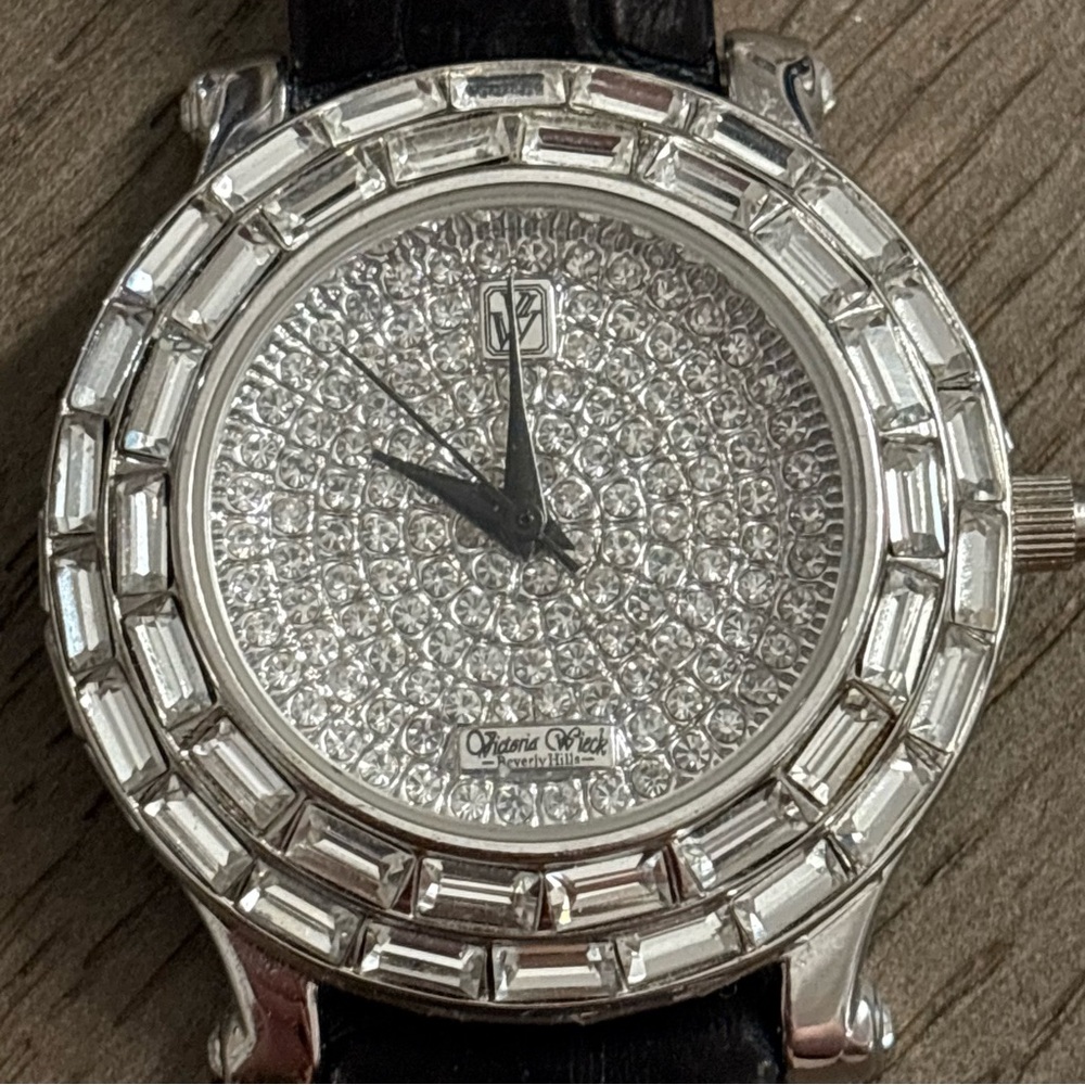 Victoria Wieck Beverly Hills Watch Womens Crystals Leather Band New Battery - Picture 4 of 6